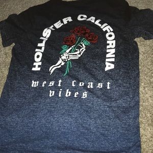 NWOT! Hollister print back t-shirt